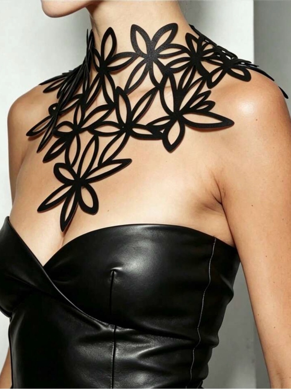 Black Faux Leather Floral Hollow Choker Corset Neckpiece